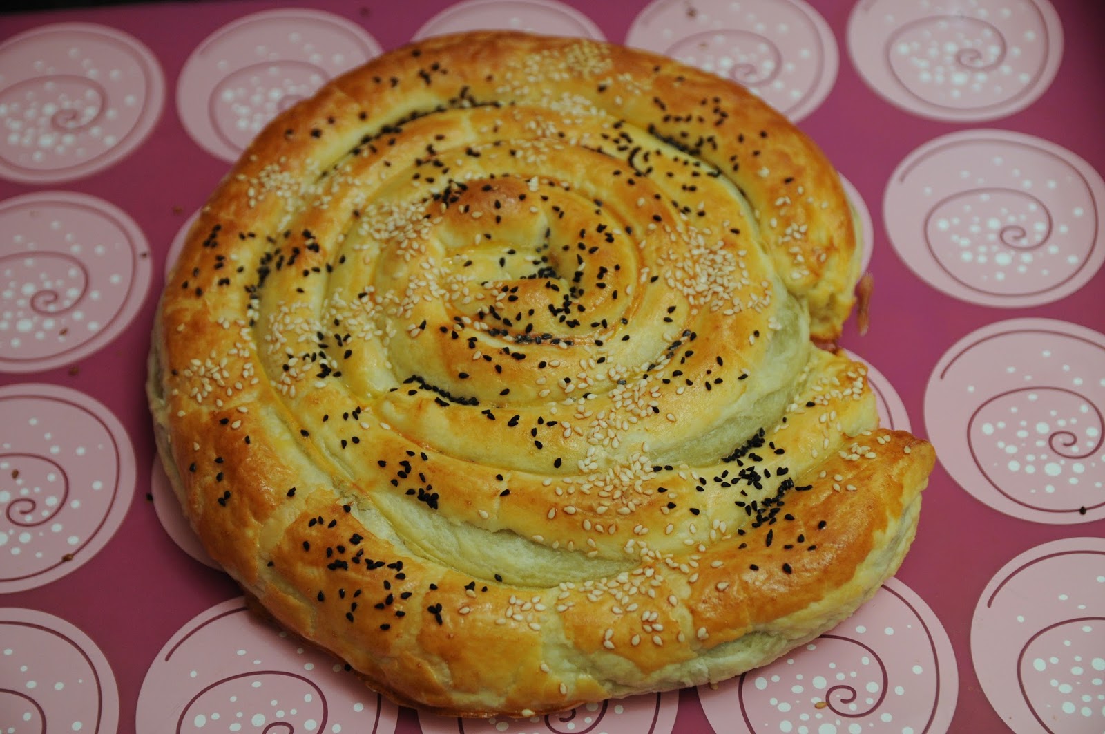 Пирог улитка со шпинатом